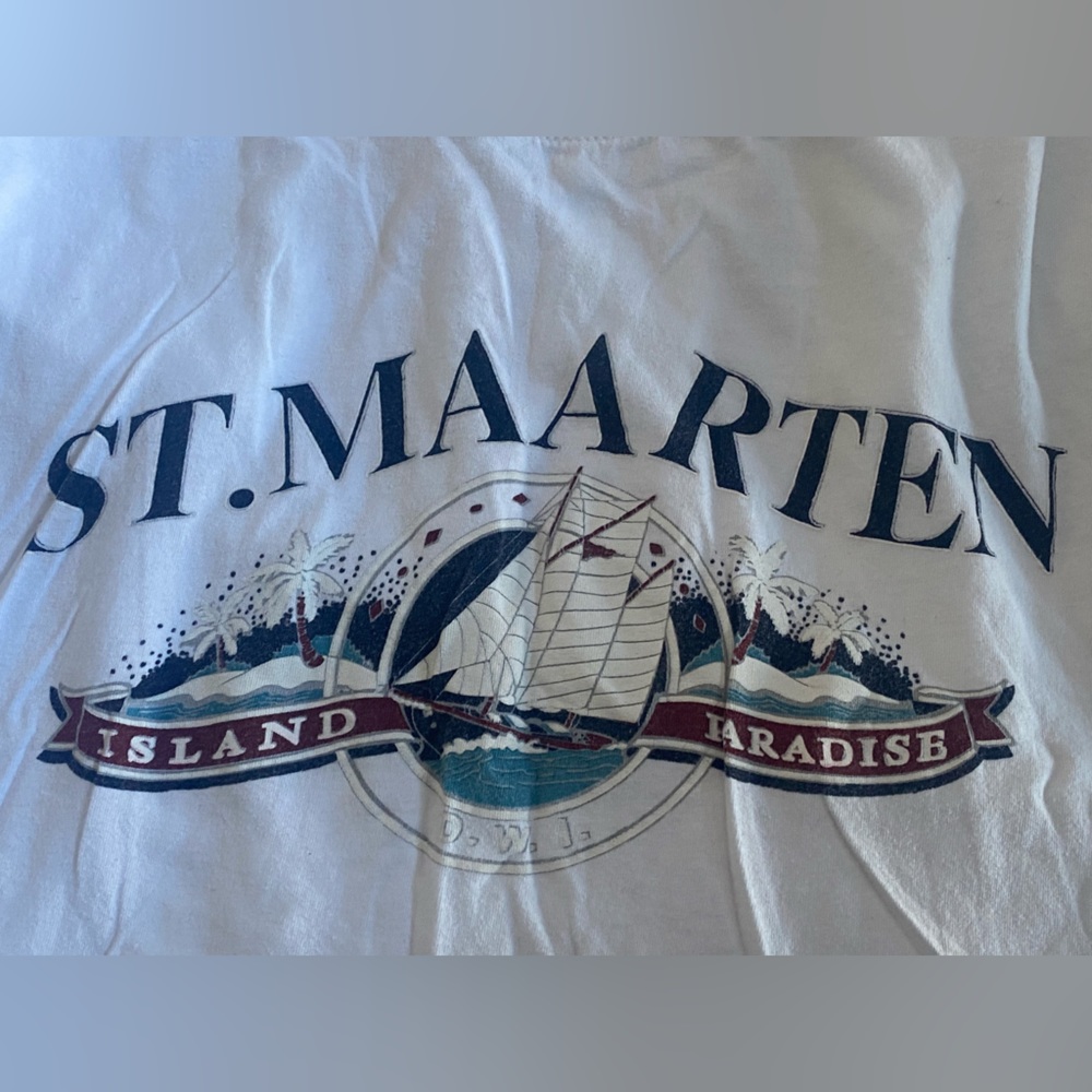 •Vintage St Maarten graphic T-Shirt•